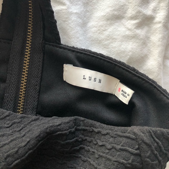 Black fit cocktail dress with lace, Lush size S - Picture 2 of 5